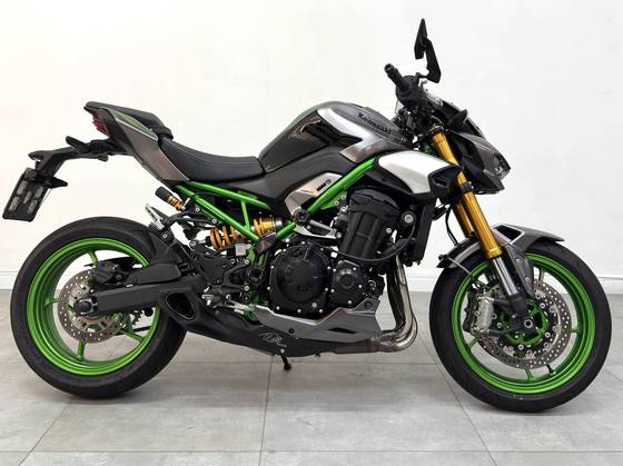 KAWASAKI Z900 R EDITION KAWASAKI Z900 R EDITION